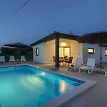 Charming Sissano With Private Pool Near Pula By Wiibuk Willa *