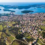 Charming Sissano With Private Pool Near Pula By Wiibuk *