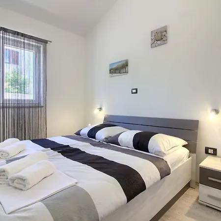 Charming Sissano With Private Pool Near Pula By Wiibuk *