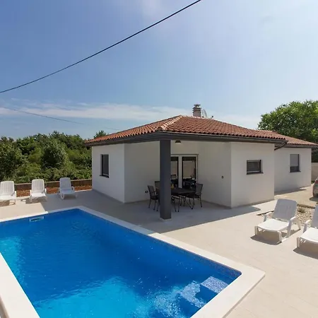 Charming Sissano With Private Pool Near Pula By Wiibuk Willa *