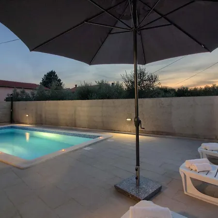 Charming Sissano With Private Pool Near Pula By Wiibuk * Šišan