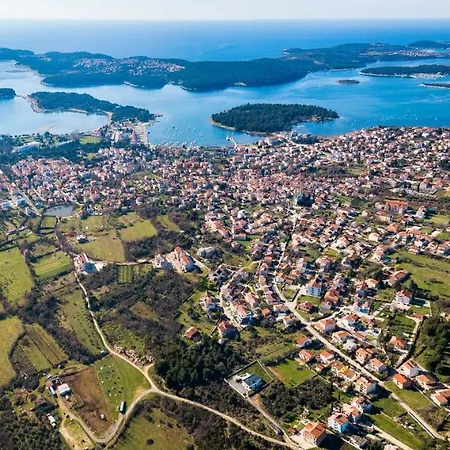 Charming Sissano With Private Pool Near Pula By Wiibuk *