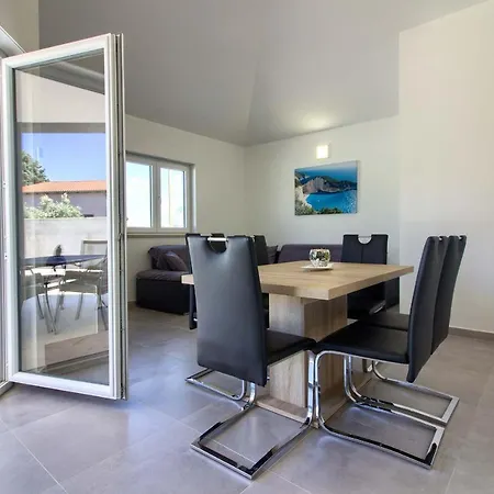 Villa Charming Sissano With Private Pool Near Pula By Wiibuk *