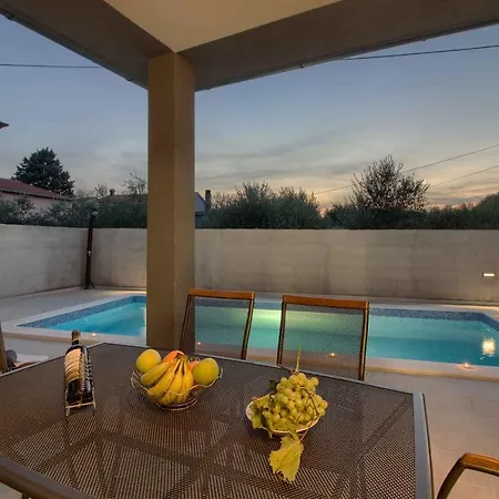 Charming Sissano With Private Pool Near Pula Villa *