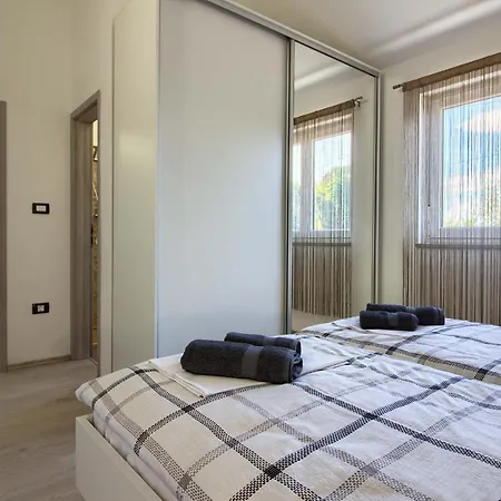 Villa Charming Sissano With Private Pool Near Pula Sisan