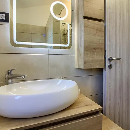 Charming Sissano With Private Pool Near Pula Sisan