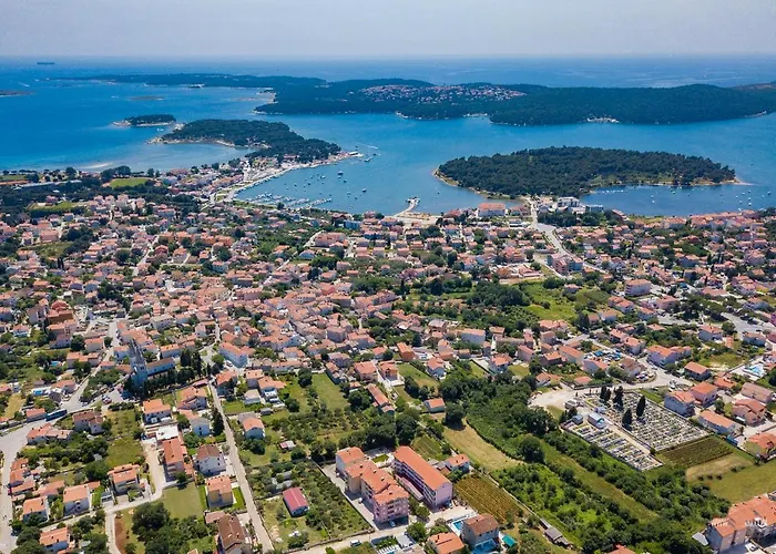 빌라 Charming Sissano With Private Pool Near Pula By Wiibuk *