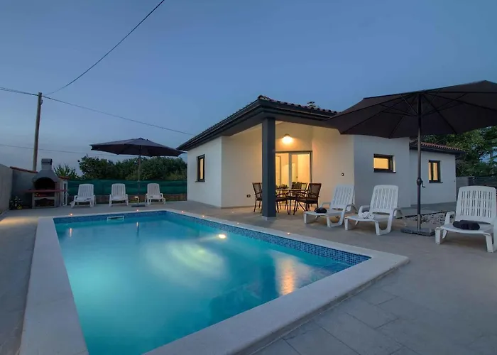 빌라 Charming Sissano With Private Pool Near Pula By Wiibuk