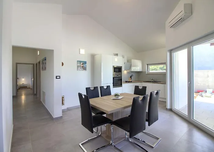 Charming Sissano With Private Pool Near Pula By Wiibuk * Šišan